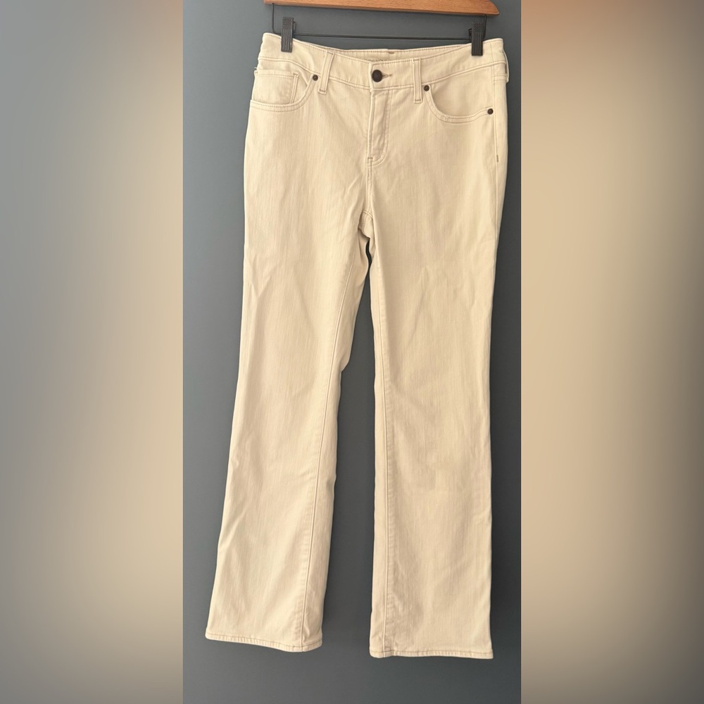 Chico’s so slimming girlfriend jeans, off-white flare size double zero.
